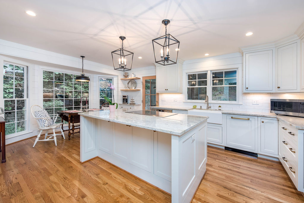 13 Modern Farmhouse Kitchens That Aren't All About Shiplap